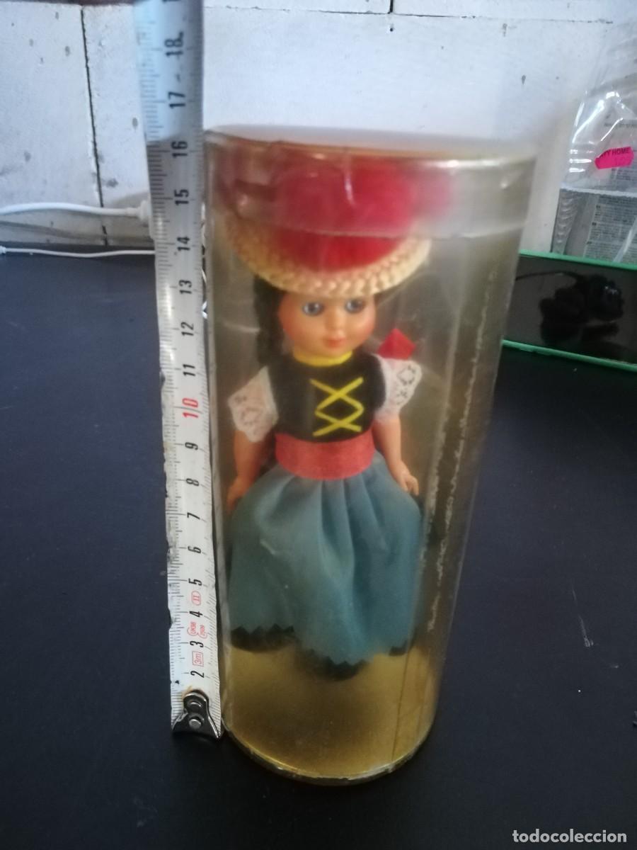 Antig&uuml;edades: MU&Ntilde;ECA RECUERDO EN SU ESTUCHE / POL2 - Foto 1