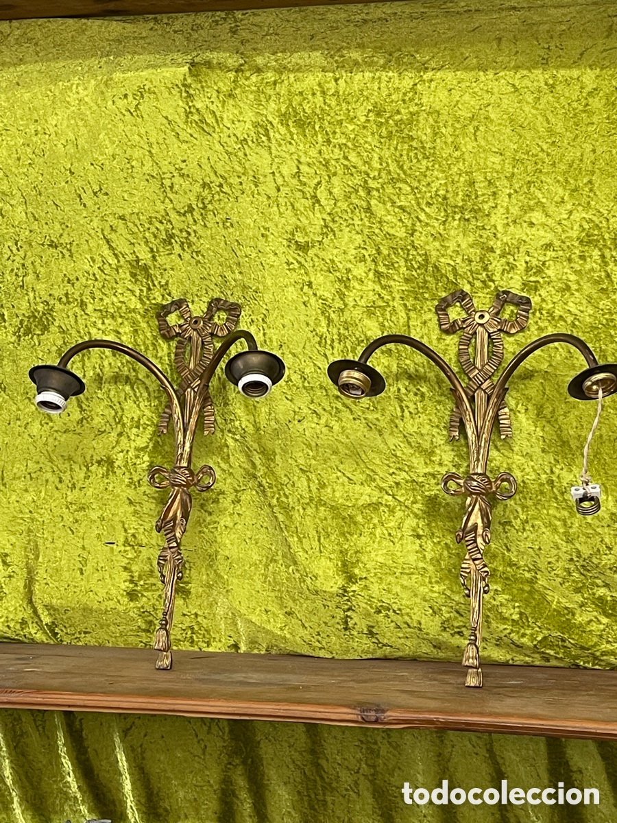 Antig&uuml;edades: Dos apliques lazos de bronce - Foto 1