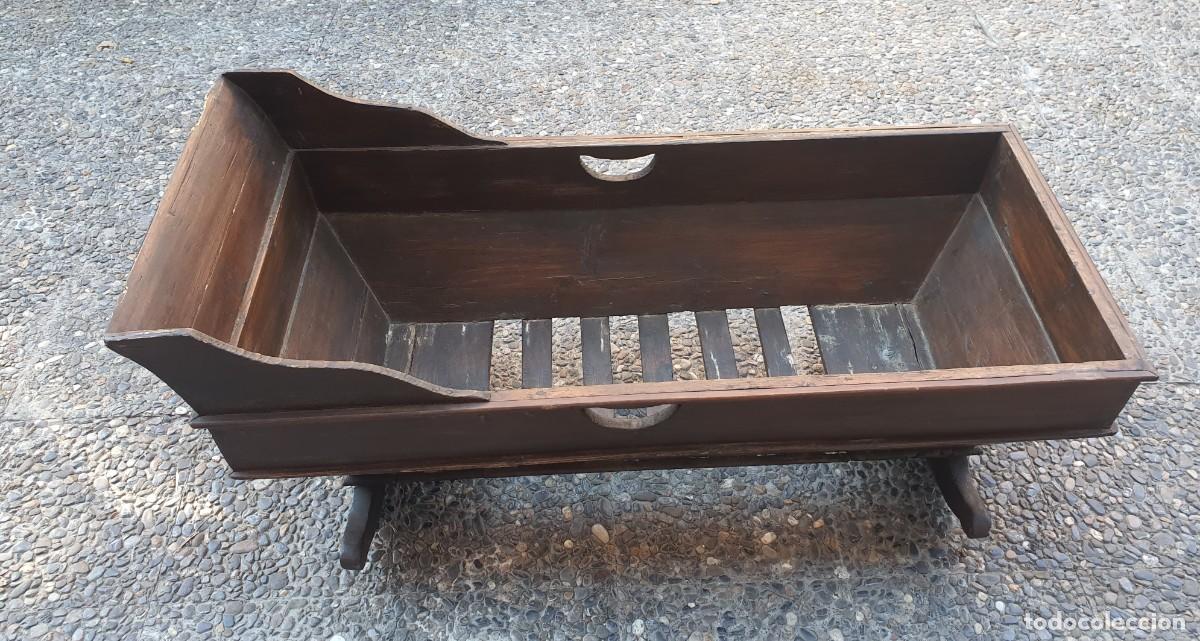 Antig&uuml;edades: ANTIGUA CUNA DE MADERA PARA BEBE - Foto 1