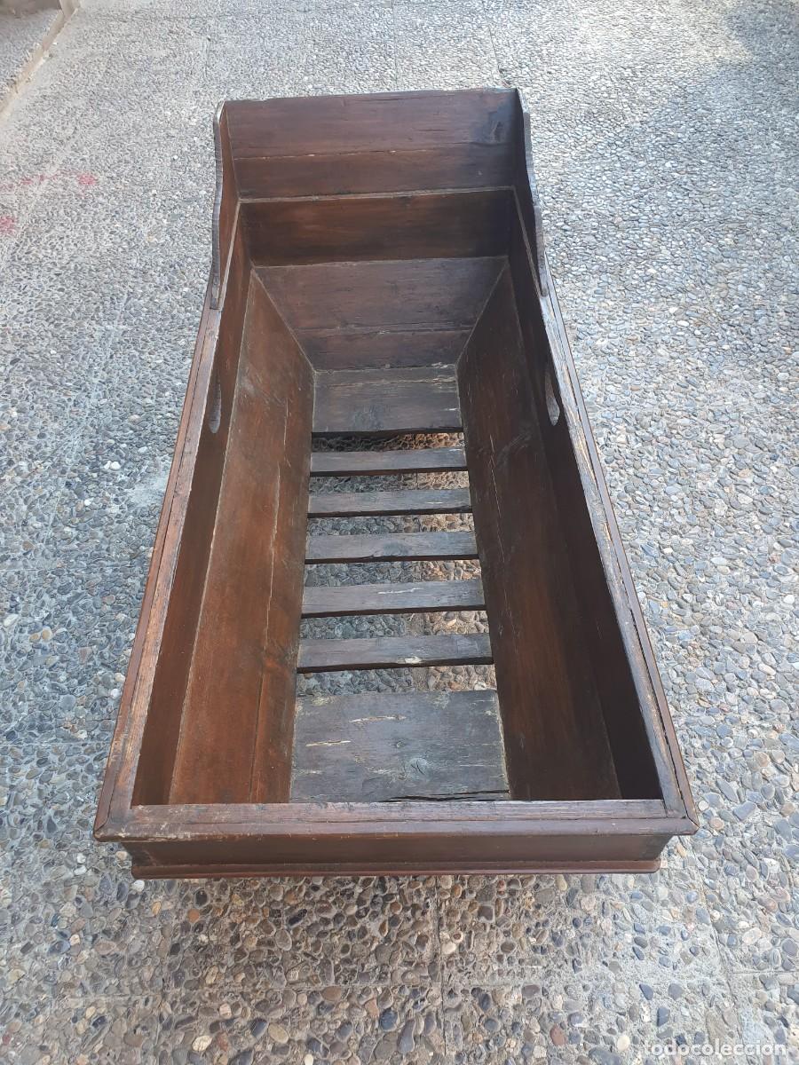Antig&uuml;edades: ANTIGUA CUNA DE MADERA PARA BEBE - Foto 9