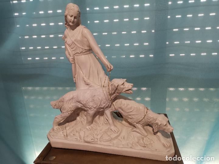 Antig&uuml;edades: Figura Artemisa con perros - Foto 3