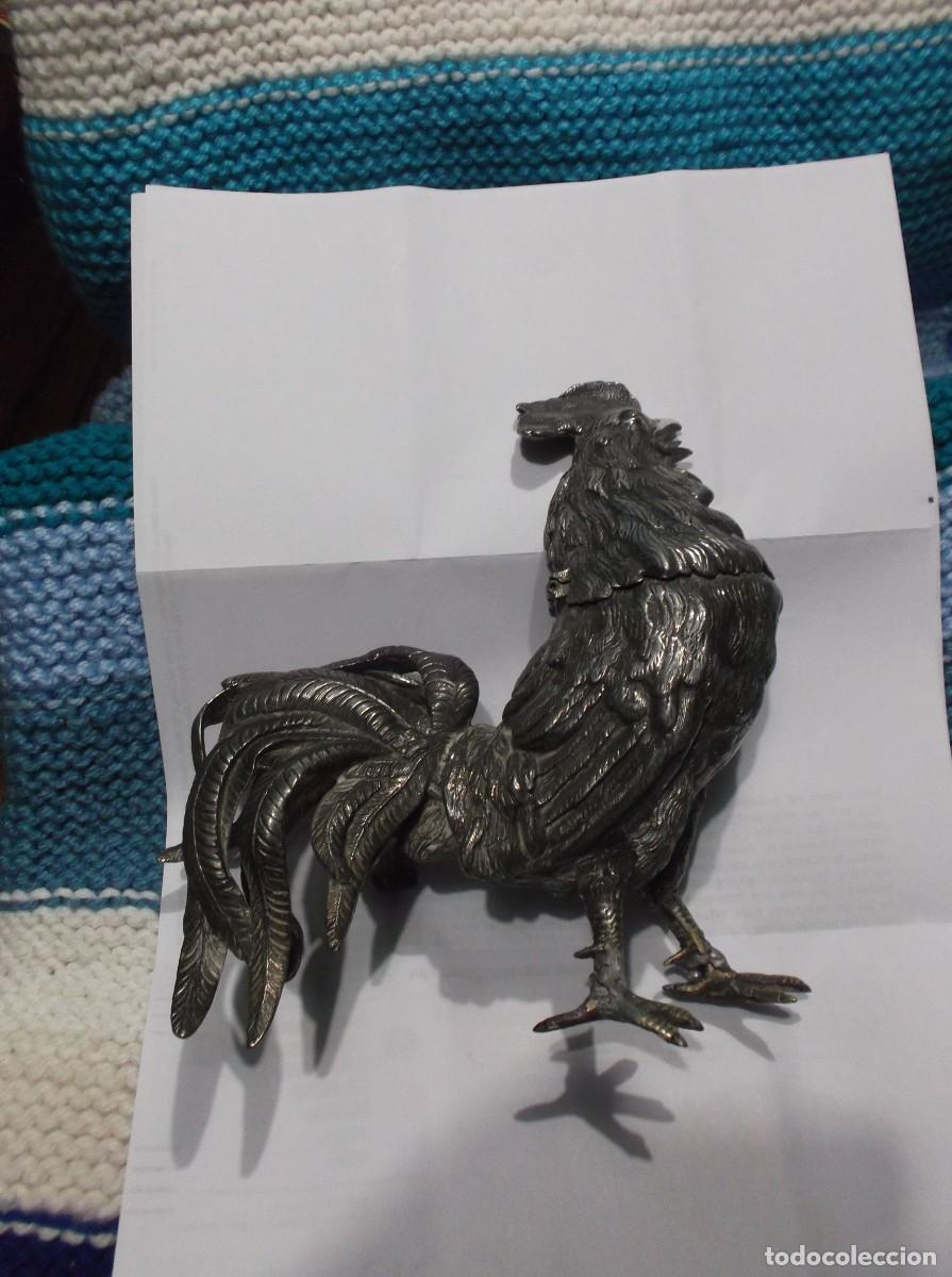 Antig&uuml;edades: GALLO DE METAL PLATEADO. - Foto 2