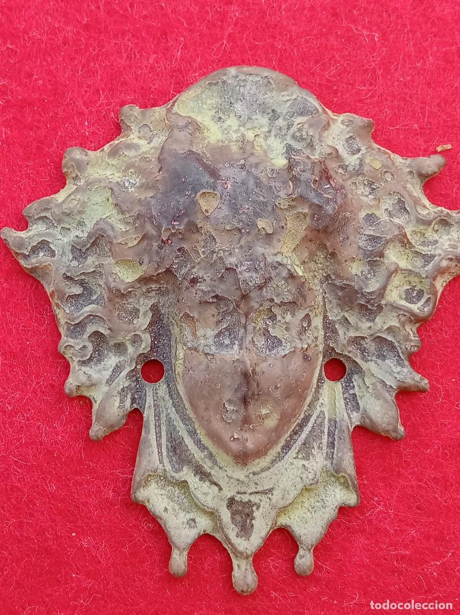 Antig&uuml;edades: Antiguo Aplique o adorno de bronce con cara de diosa romana