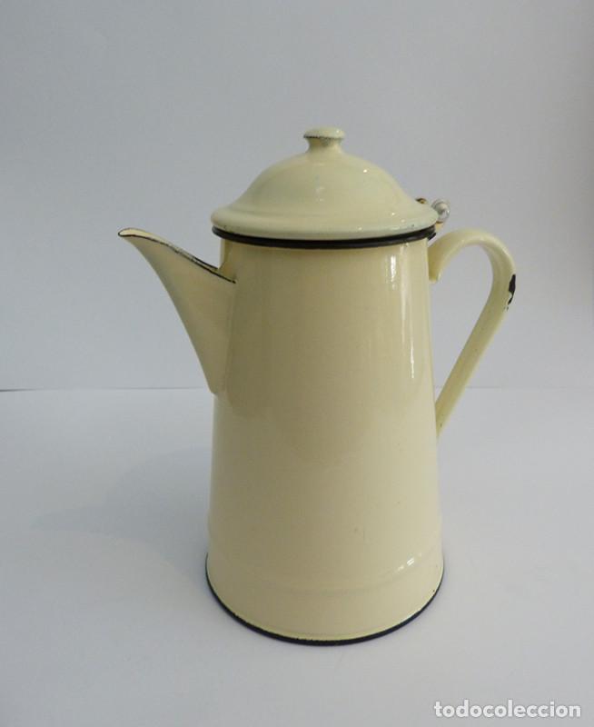 Antig&uuml;edades: Cafetera met&aacute;lica esmaltada - Foto 1