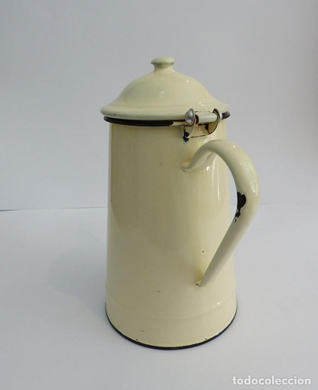 Antig&uuml;edades: Cafetera met&aacute;lica esmaltada - Foto 2