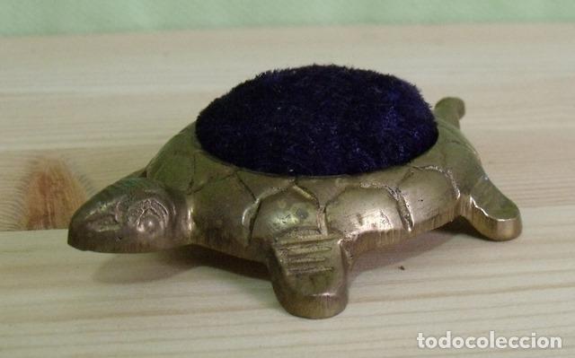 Antig&uuml;edades: Alfiletero Bronce Figura Tortuga - Foto 2