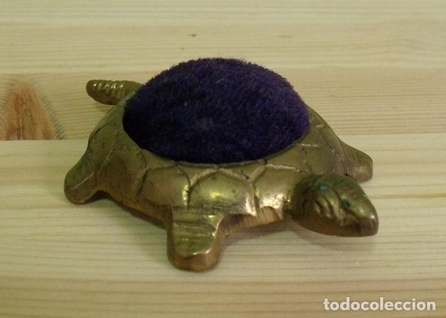 Antig&uuml;edades: Alfiletero Bronce Figura Tortuga - Foto 1