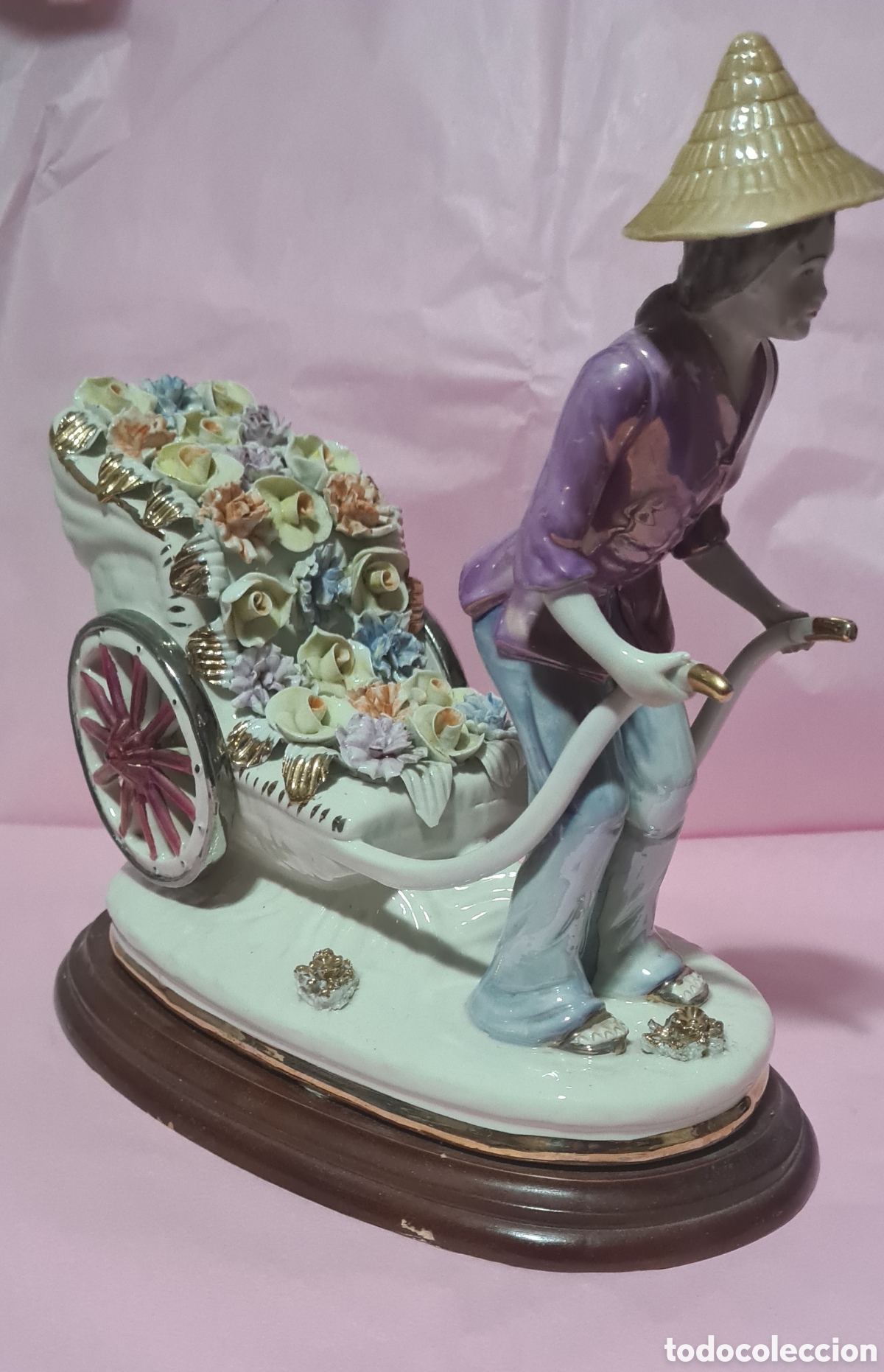 Antig&uuml;edades: Figura de porcelana sobre base de madera - Foto 7