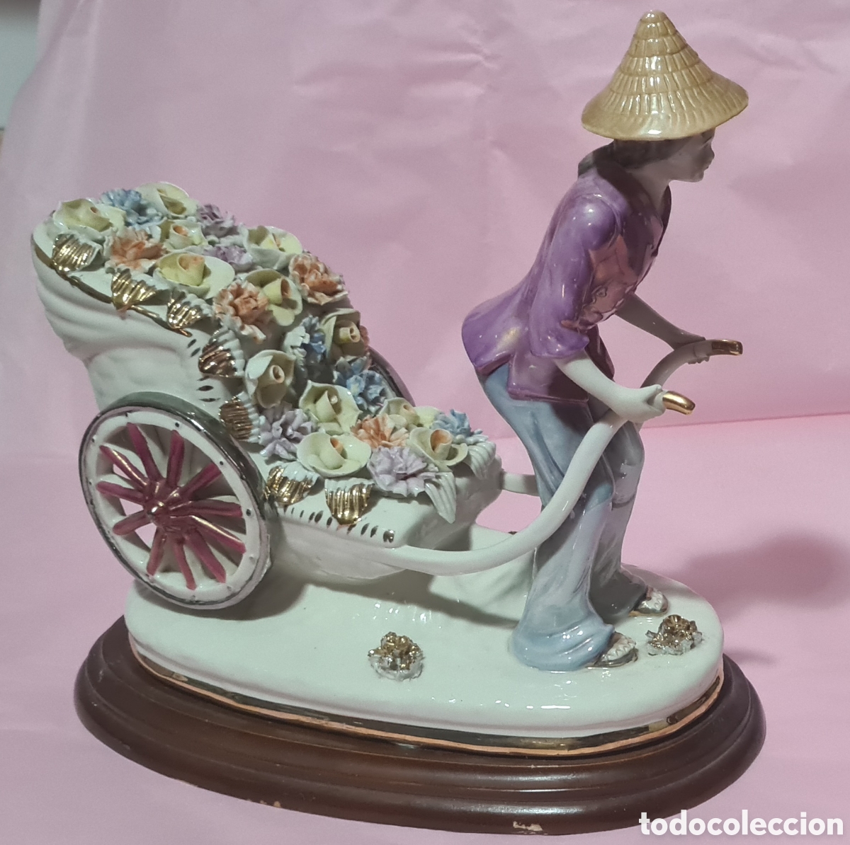 Antig&uuml;edades: Figura de porcelana sobre base de madera - Foto 8