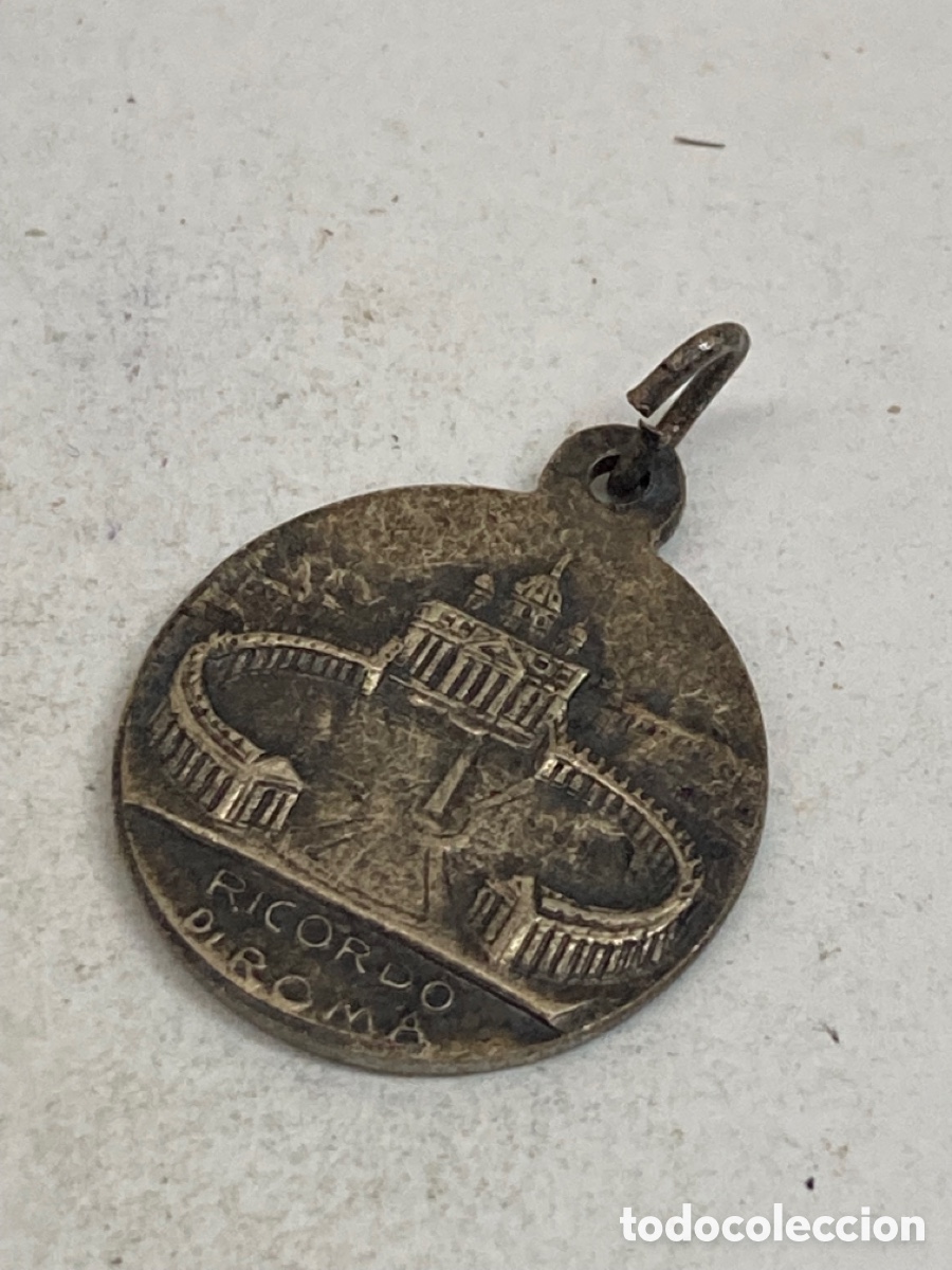 Antig&uuml;edades: Medalla religiosa met&aacute;lica - Foto 2