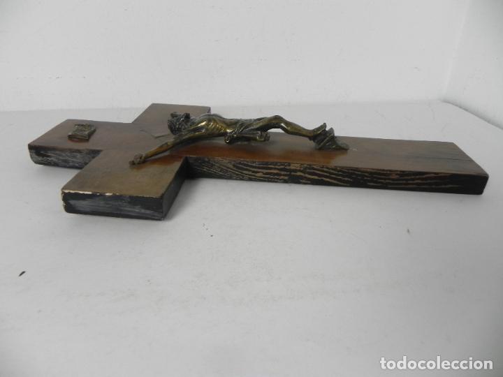 Antig&uuml;edades: CRUCIFIJO DE MADERA CON BRONCE (35x19,5 cm.) - Foto 7