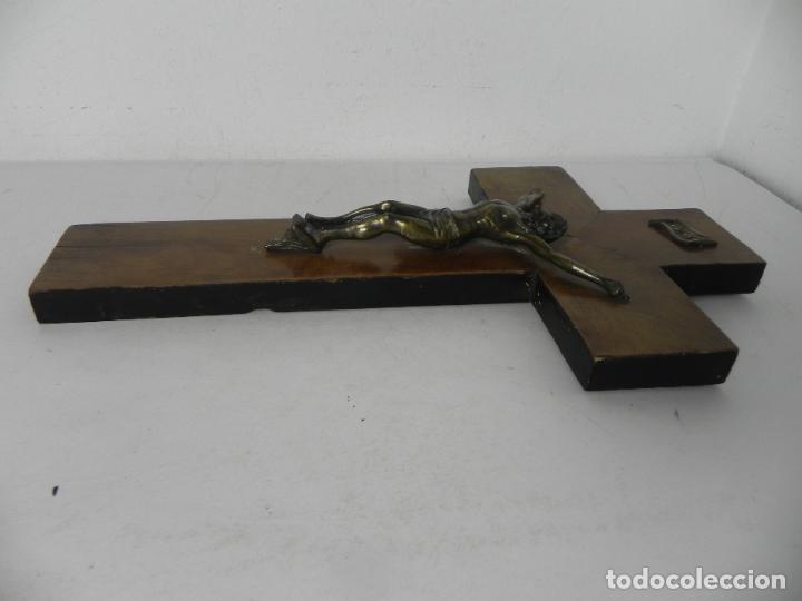 Antig&uuml;edades: CRUCIFIJO DE MADERA CON BRONCE (35x19,5 cm.) - Foto 8