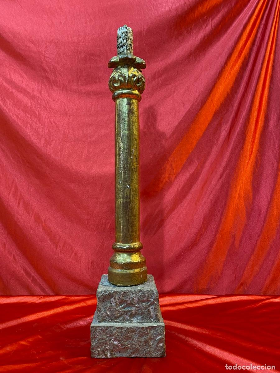 Antig&uuml;edades: CANDELABRO EN PAN DE ORO CON BASE DE PIEDRA - Foto 1