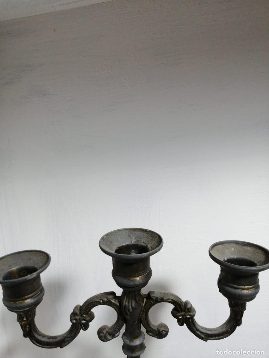 Antig&uuml;edades: Antiguo candelabro de calamina - Foto 4