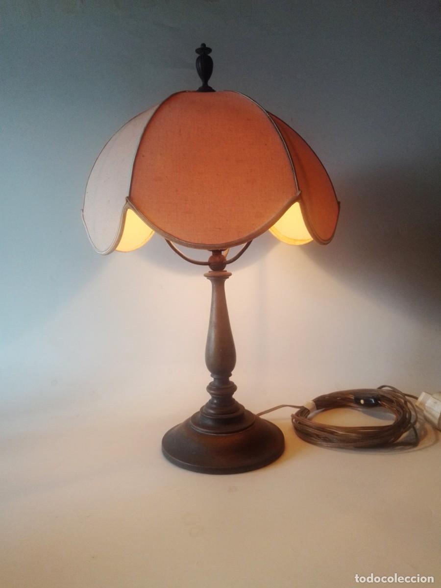 Antiquit&auml;ten: L&Aacute;MPARA DE MESA EN LAT&Oacute;N CON PANTALLA TELA. CATALU&Ntilde;A 1930