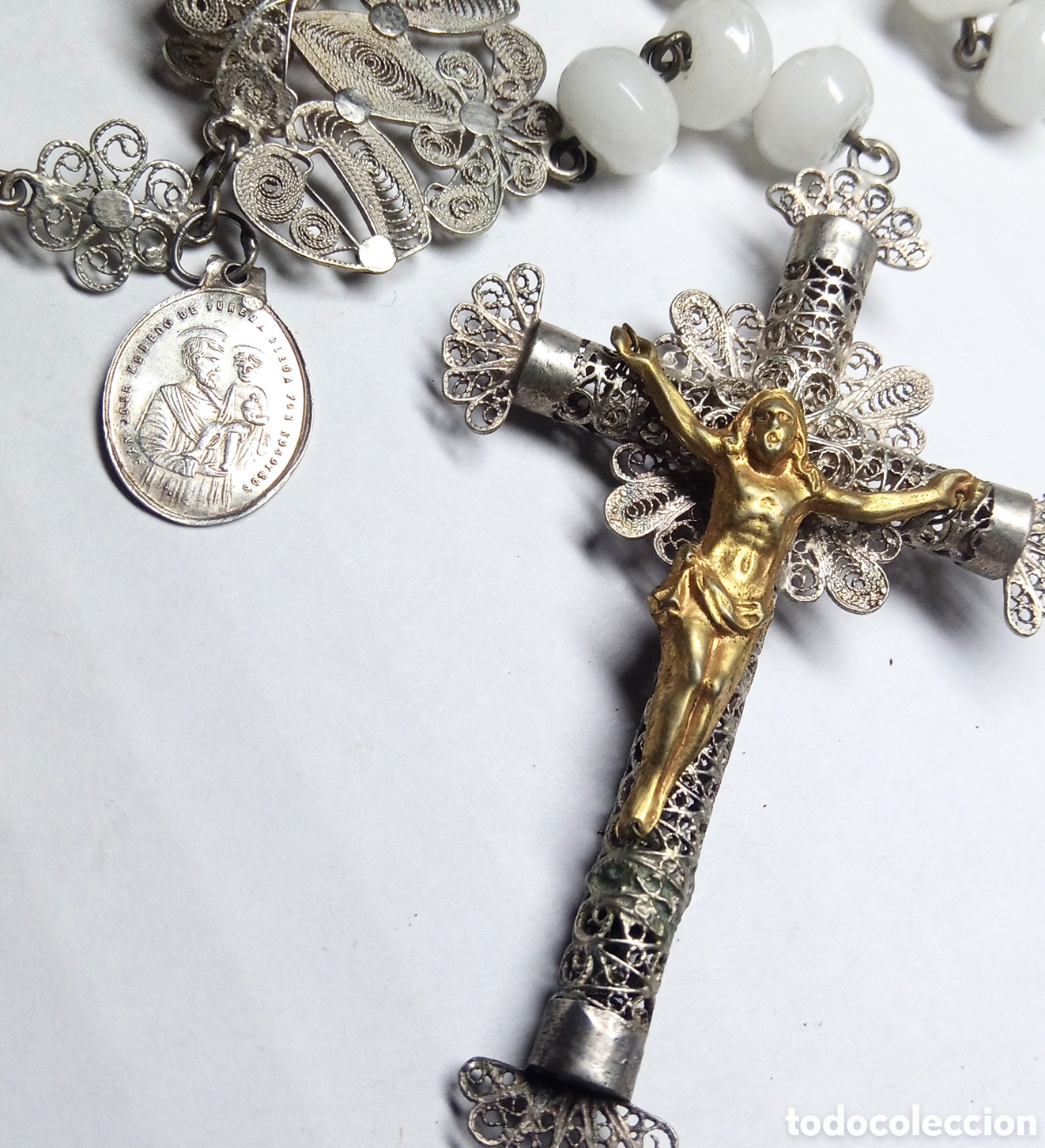 Antiquit&auml;ten: s.XIX PLATA de Ley - Rosario con crucifijo, filigrana y medall&oacute;n de plata (59 cuentas) (55 gr.)