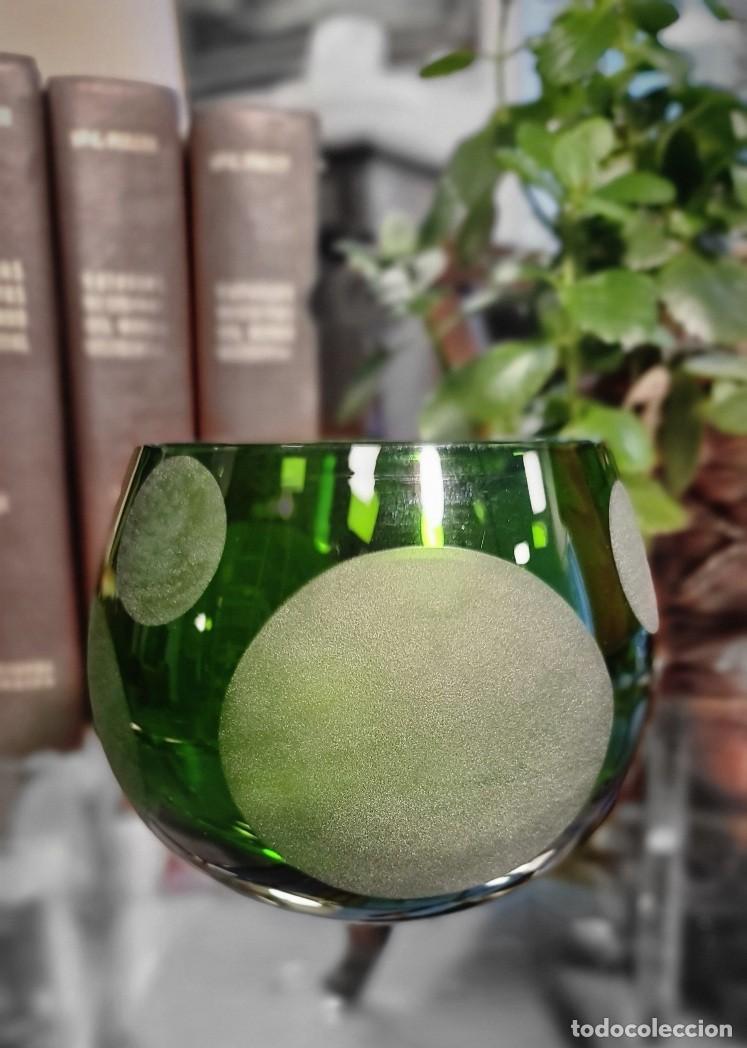 Antig&uuml;edades: Cuenco de cristal verde y acetado - Foto 1