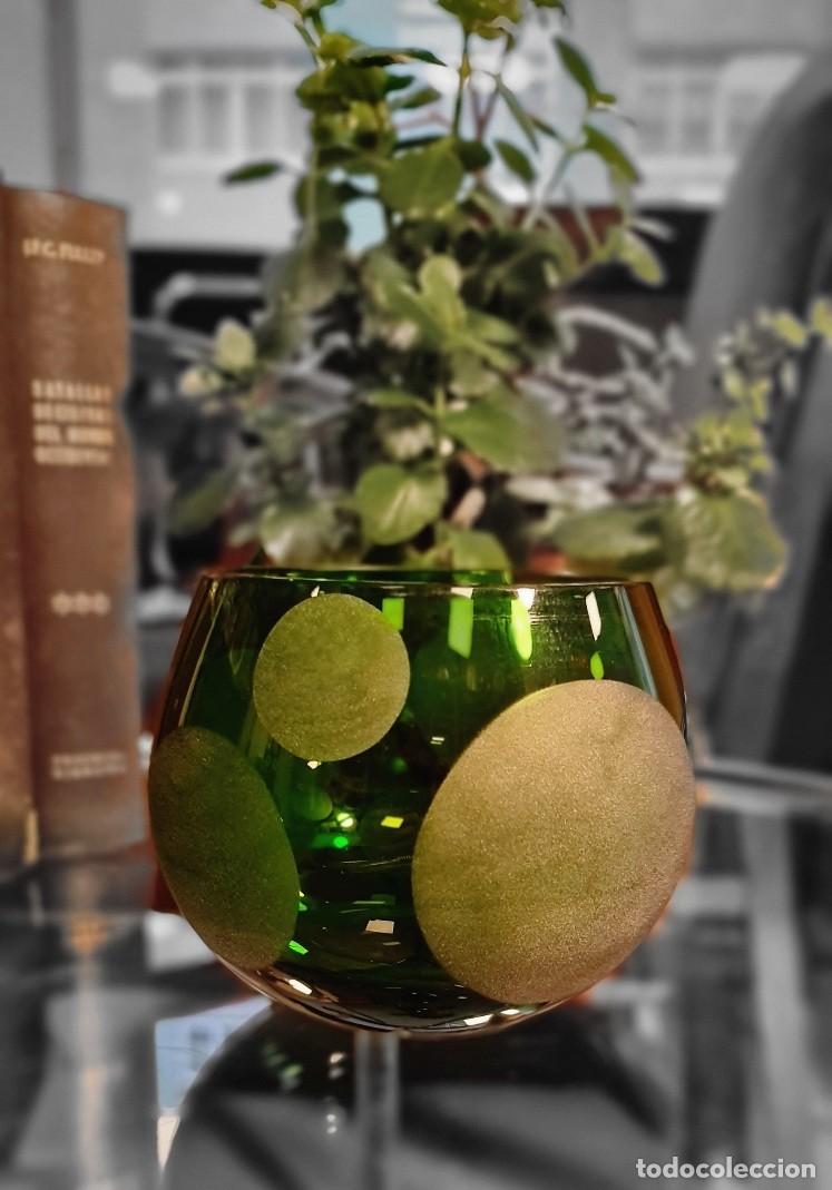 Antig&uuml;edades: Cuenco de cristal verde y acetado - Foto 2