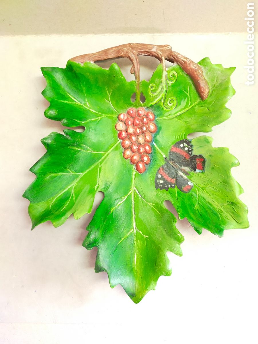 Antiques: FRUTERO DE ESTA&Ntilde;O CON FORMA DE HOJA DE VID Y PINTADO A MANO.