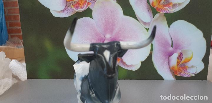 Antig&uuml;edades: TORO DE PORCELANA DE ALGORA - Foto 8