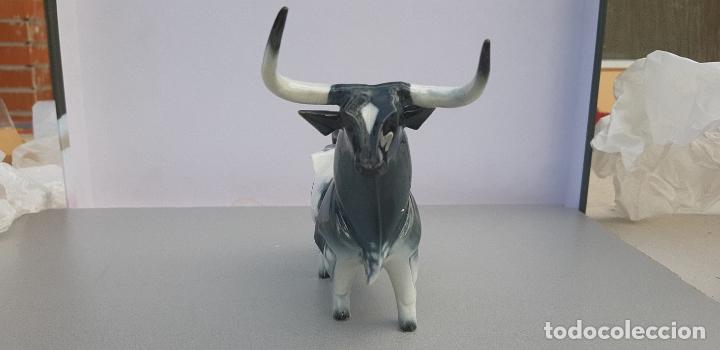Antig&uuml;edades: TORO DE PORCELANA DE ALGORA - Foto 9