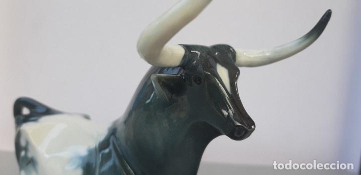 Antig&uuml;edades: TORO DE PORCELANA DE ALGORA - Foto 6