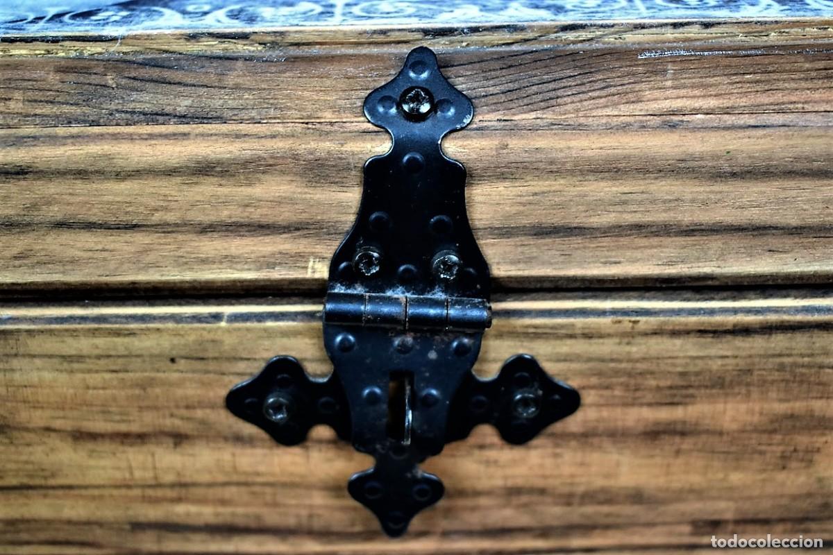 Antig&uuml;edades: Antigua caja en madera restaurada - Foto 3