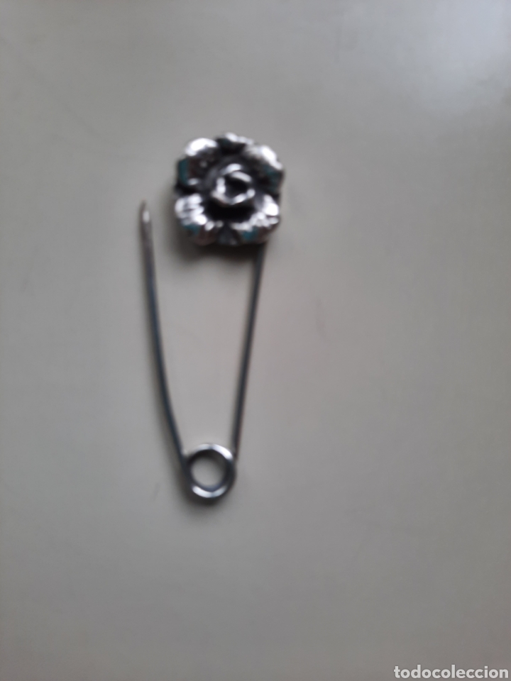 Antig&uuml;edades: Antiguo broche imperdible en forma de flor - Foto 3