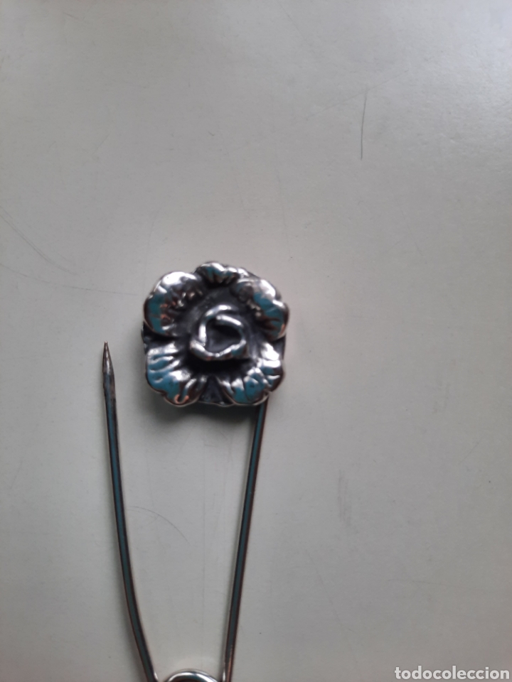 Antig&uuml;edades: Antiguo broche imperdible en forma de flor - Foto 4