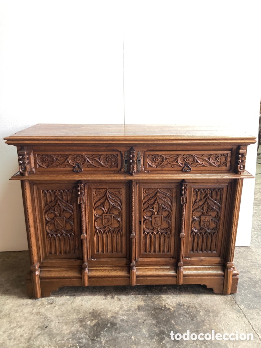 Antig&uuml;edades: Mueble tallado g&oacute;tico restaurado - Foto 1