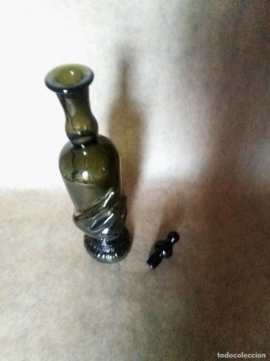 Antig&uuml;edades: BOTELLA CRISTAL PPRENSADO CON MANO EN RELIEVE - Foto 4