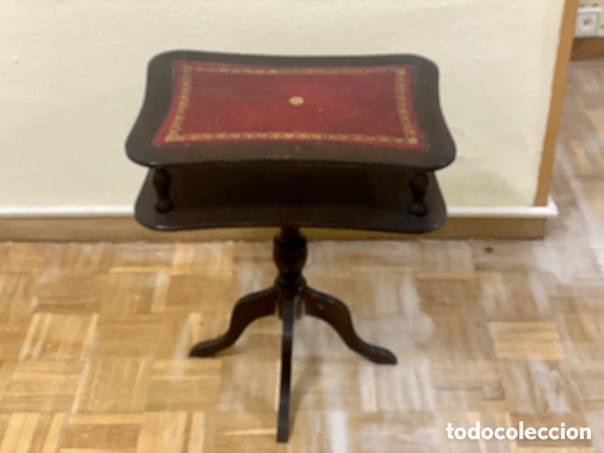 Antig&uuml;edades: Mesa velador de madera con marqueter&iacute;a - Foto 1