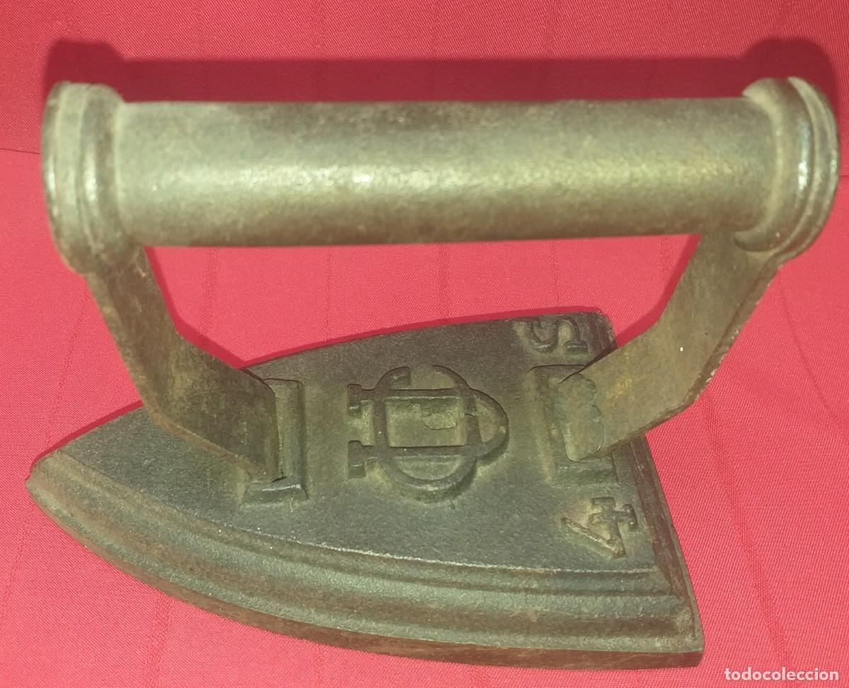 Antig&uuml;edades: PLANCHA DE HIERRO MARCA UC N&ordm;4 S - Foto 2