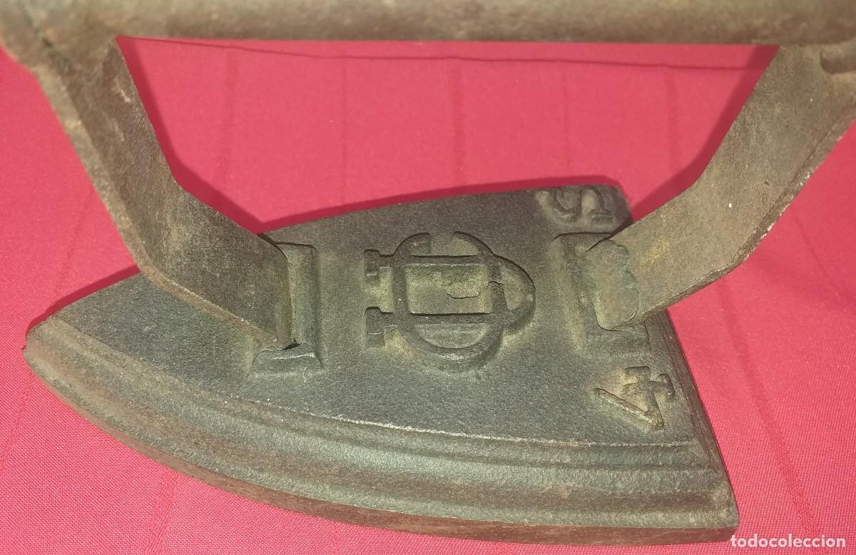 Antig&uuml;edades: PLANCHA DE HIERRO MARCA UC N&ordm;4 S - Foto 3