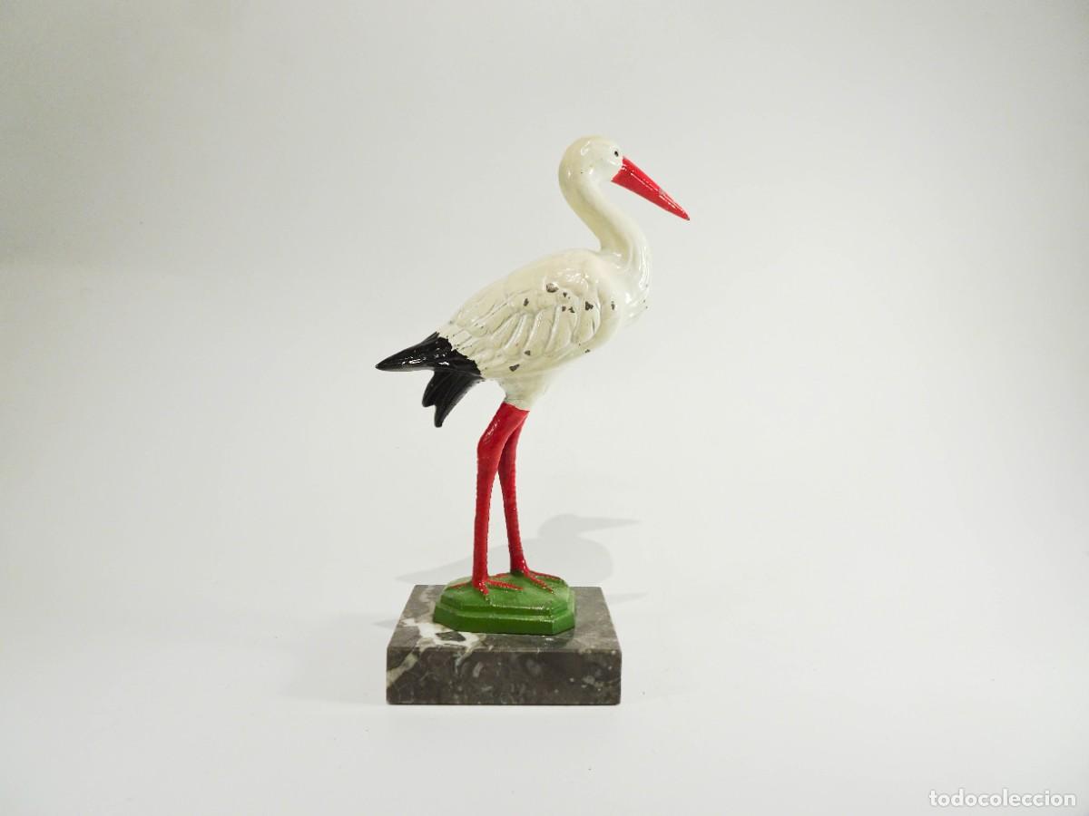 Antig&uuml;edades: Figura cig&uuml;e&ntilde;a metal - Foto 1