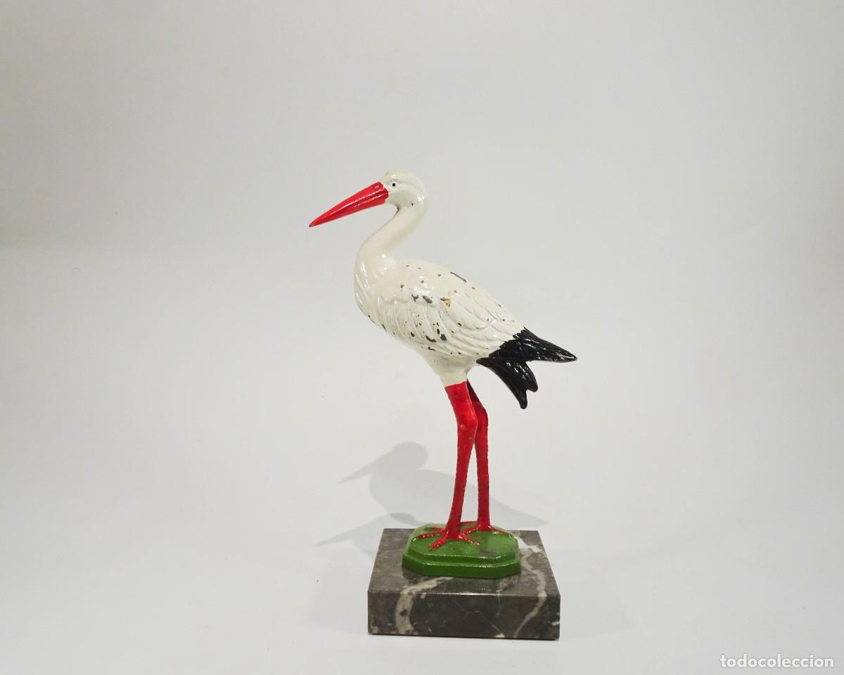 Antig&uuml;edades: Figura cig&uuml;e&ntilde;a metal - Foto 2