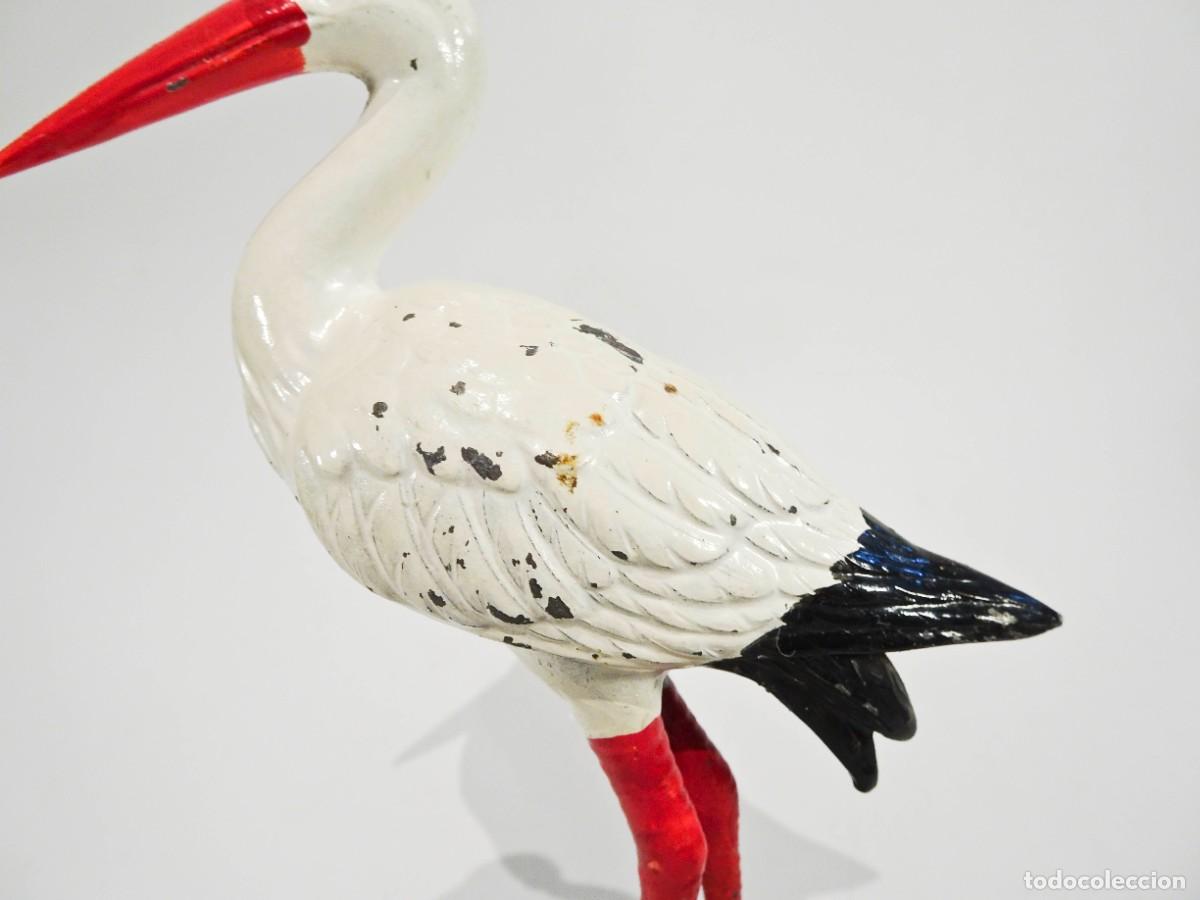 Antig&uuml;edades: Figura cig&uuml;e&ntilde;a metal - Foto 3