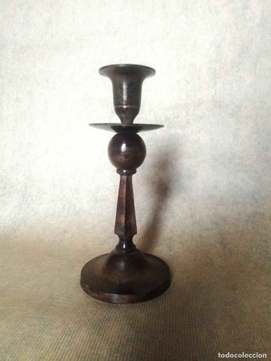 Antig&uuml;edades: CANDELABRO LAT&Oacute;N CON PI&Eacute; CIRCULAR C. 1900 - Foto 2