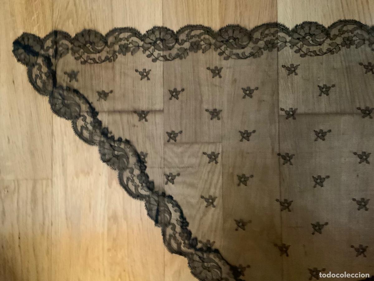 Antig&uuml;edades: ANTIGUA MANTILLA TRIANGULAR - Foto 2