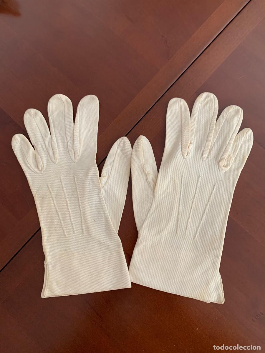 Antig&uuml;edades: Guantes de otom&aacute;n antiguos - Foto 1