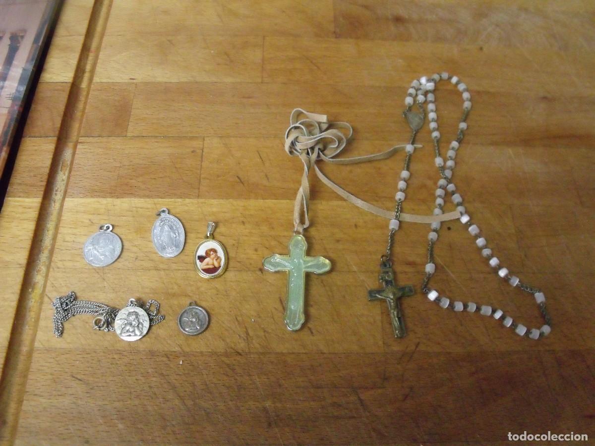 Antig&uuml;edades: LOTE DE MEDALLAS Y ROSARIOS VINTAGE