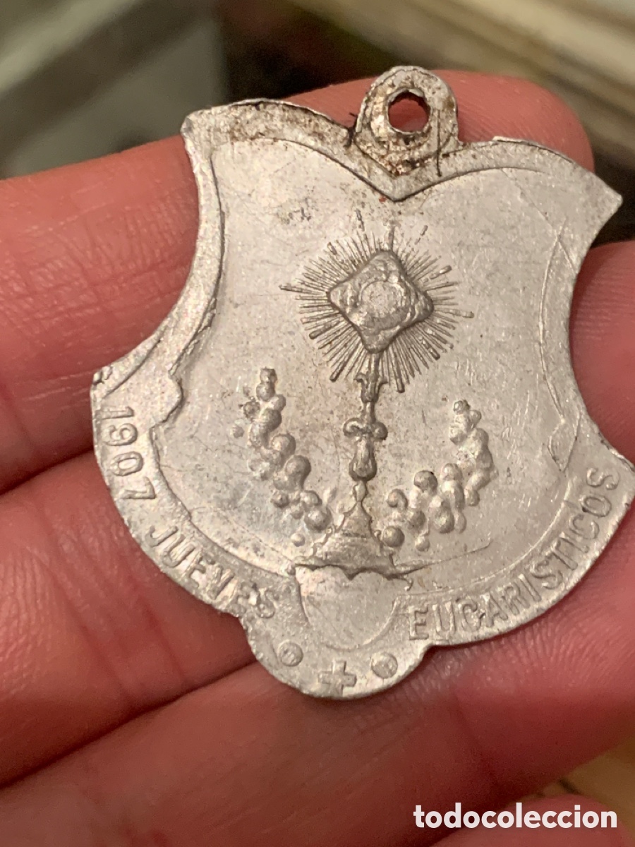 Antig&uuml;edades: Medalla. 1907. JUEVES EUCAR&Iacute;STICOS. Aluminio. 4 cm - Foto 2