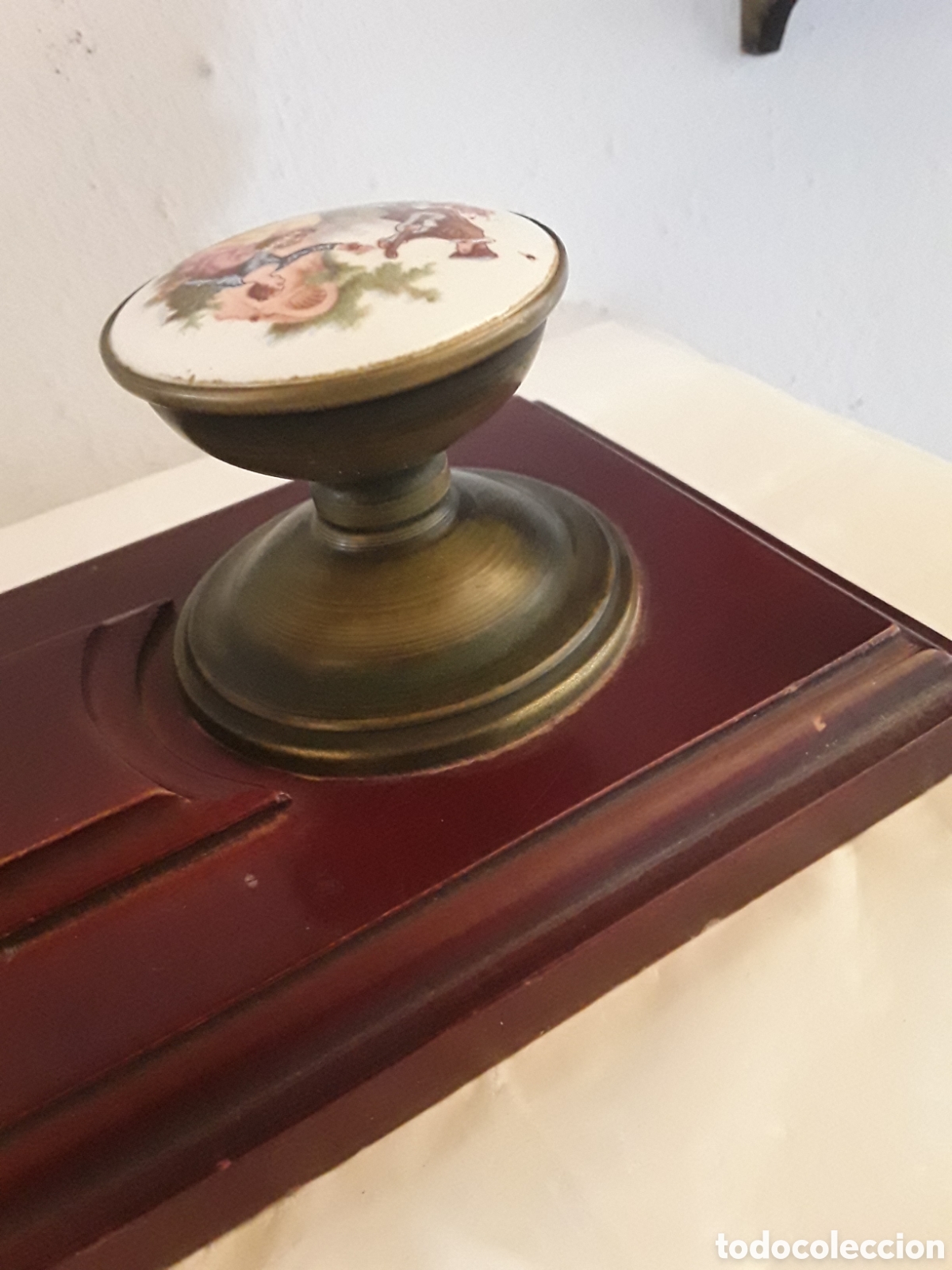 Antig&uuml;edades: Perchero de pared en madera , lat&oacute;n y ceramica - Foto 11