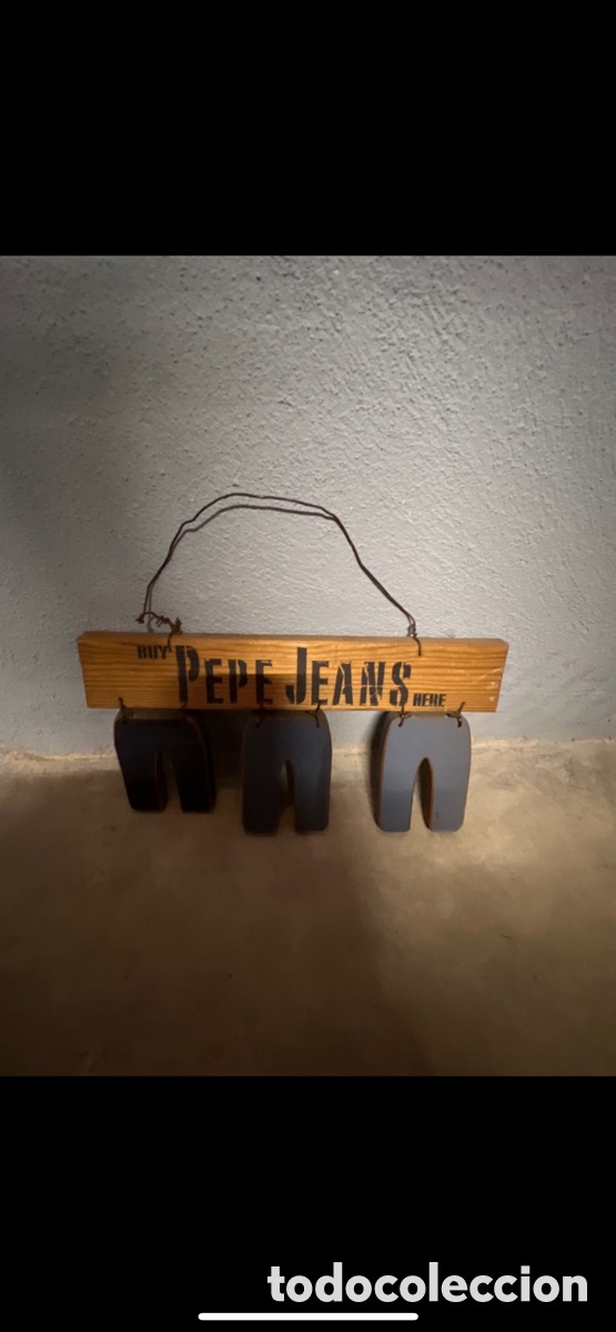 Antig&uuml;edades: T5/A1/WAL. EXPOSITOR DE MADERA PEPE JEANS - Foto 2
