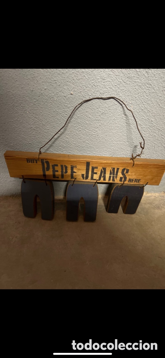 Antig&uuml;edades: T5/A1/WAL. EXPOSITOR DE MADERA PEPE JEANS - Foto 1