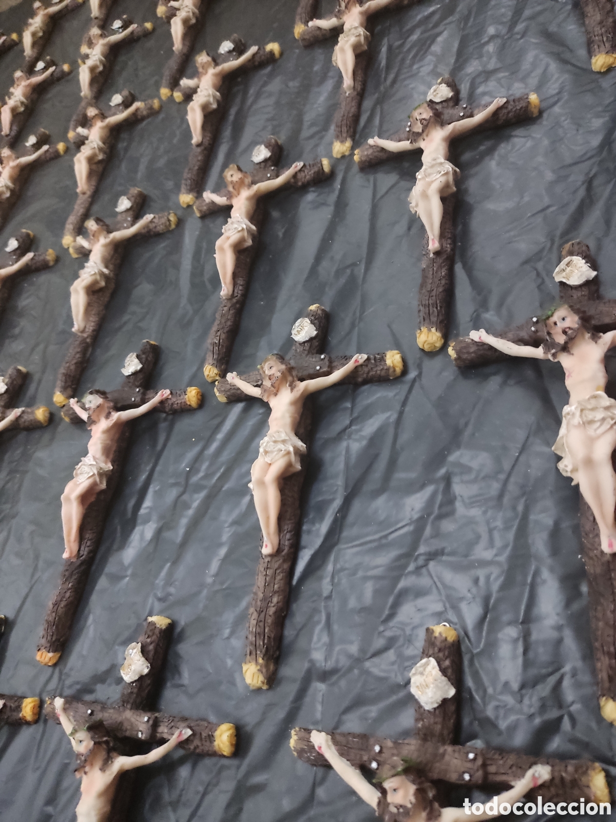 Antig&uuml;edades: Lote Religioso - 45 Crucifijos de 20cm