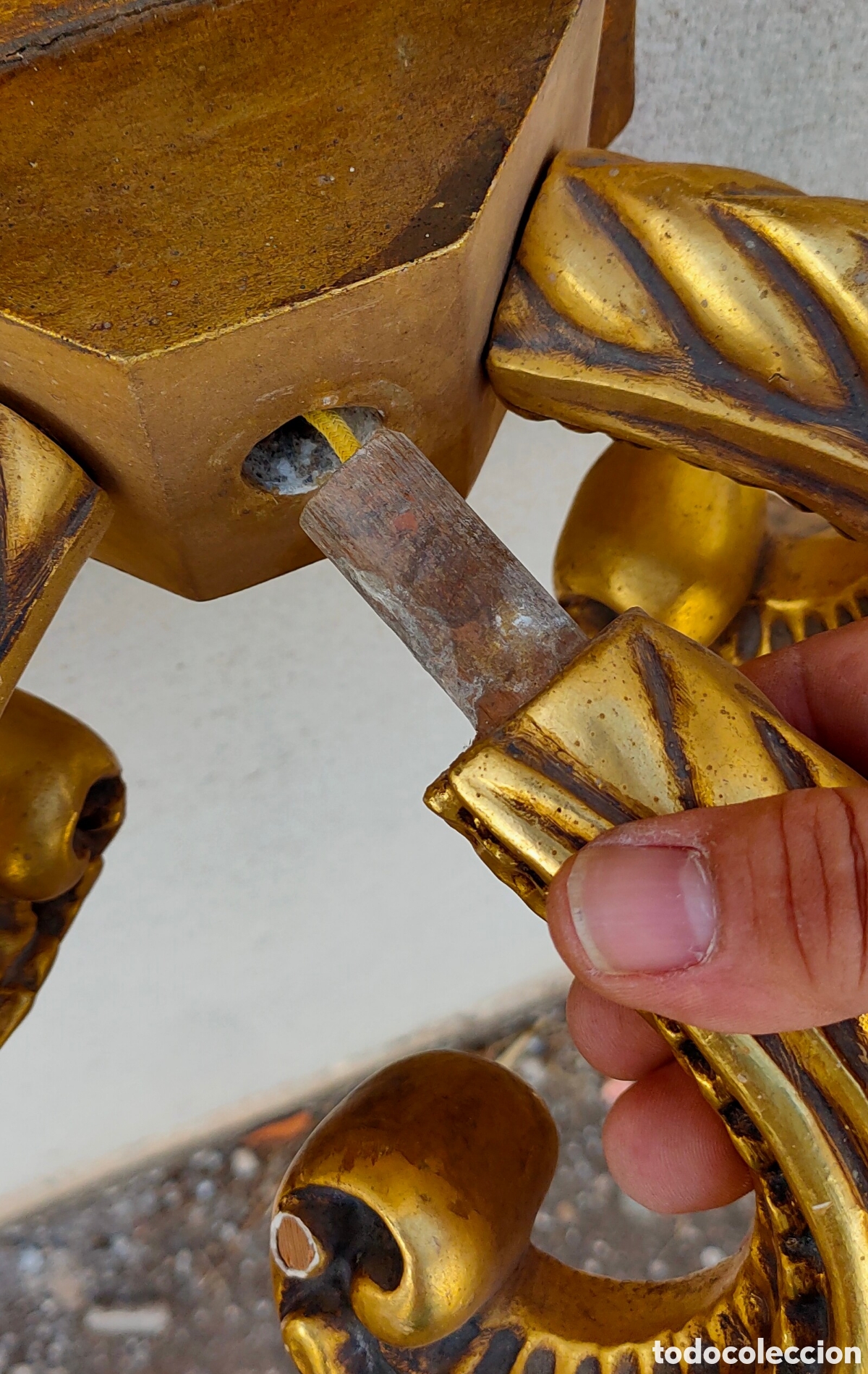 Antig&uuml;edades: Candelabro de madera dorada - Foto 3