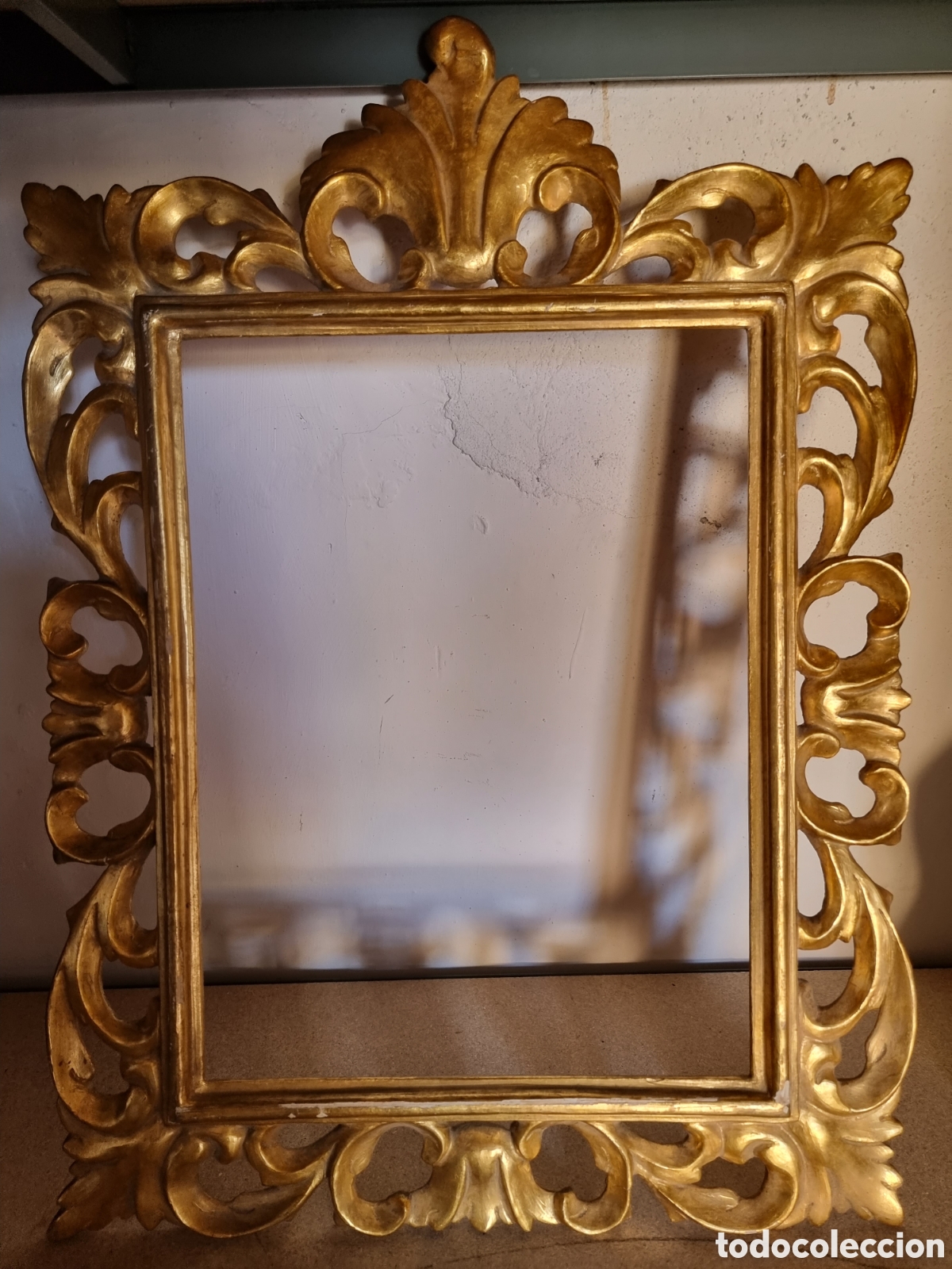 marco dorado en madera y calado mediados siglox - Compra venta en  todocoleccion