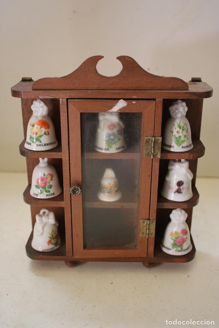 Antig&uuml;edades: vitrina campanas de coleccion - Foto 3