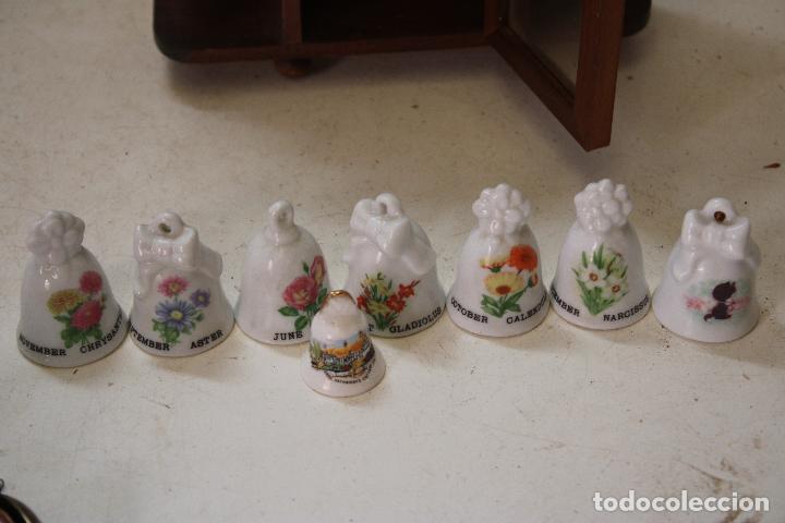 Antig&uuml;edades: vitrina campanas de coleccion - Foto 6